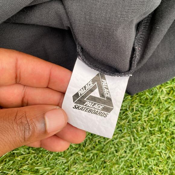 Palace Chiseled Tee Large - Picture 4 of 5